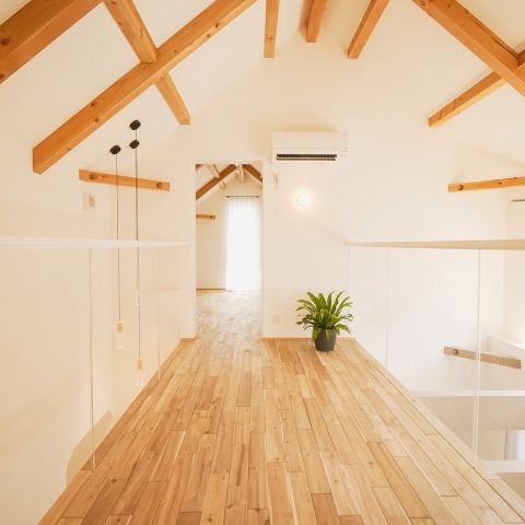 第4回奥州いえ博パレット村町裏展示場⑥「光が心地良い吹き抜けと2階廊下」 アイキャッチ画像