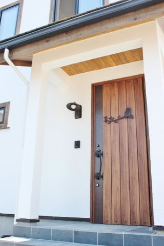 全面「漆喰」と「無垢の床」に惹かれ即、ナチュラルセンスで建てる事にしました！と嬉しいお言葉！ (漆喰と無垢の床は標準仕様になっております)